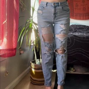 American Eagle light wash ripped jeans